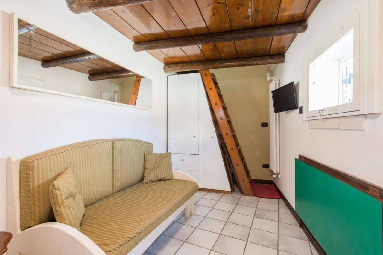 Il Garbino Suite And Apartment Лечче Экстерьер фото